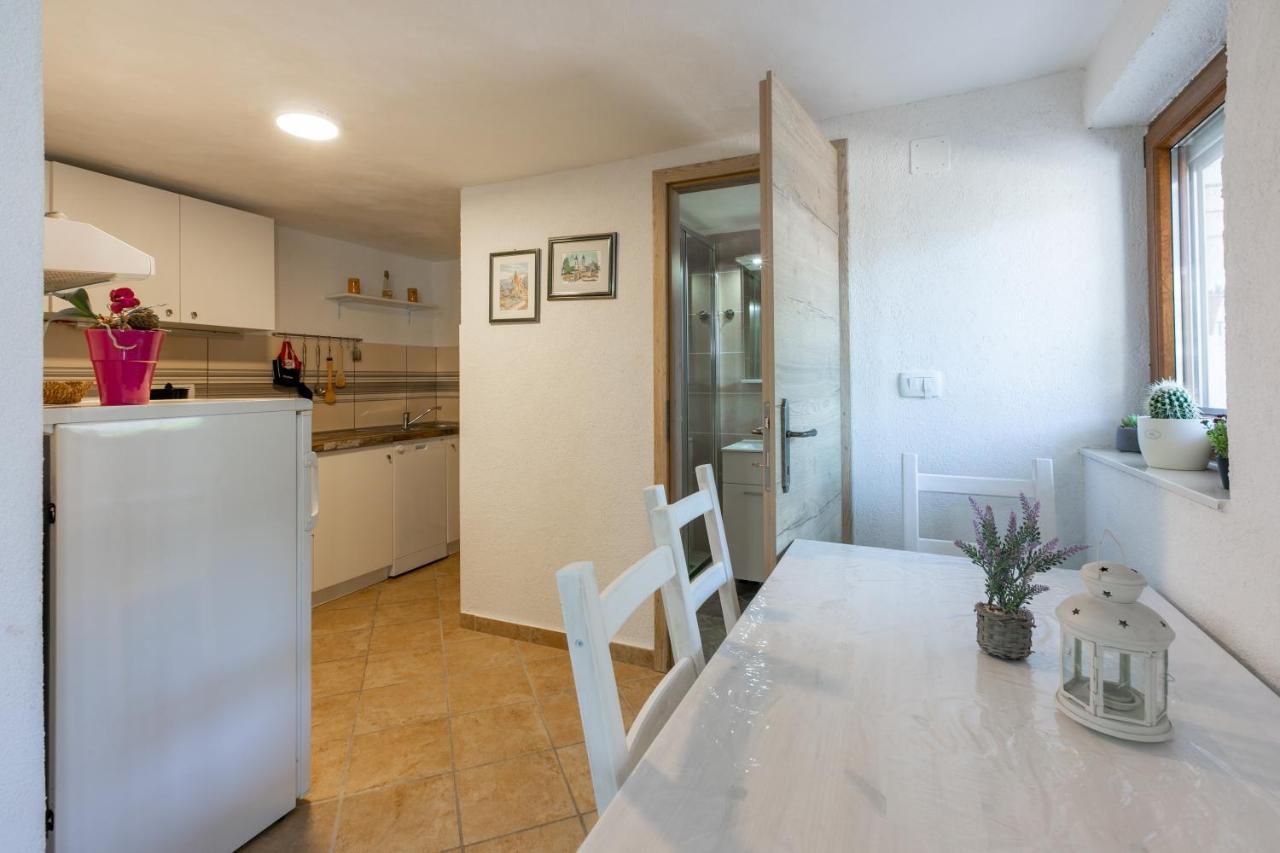Apartments Kira ซริกเวนิซา ภายนอก รูปภาพ